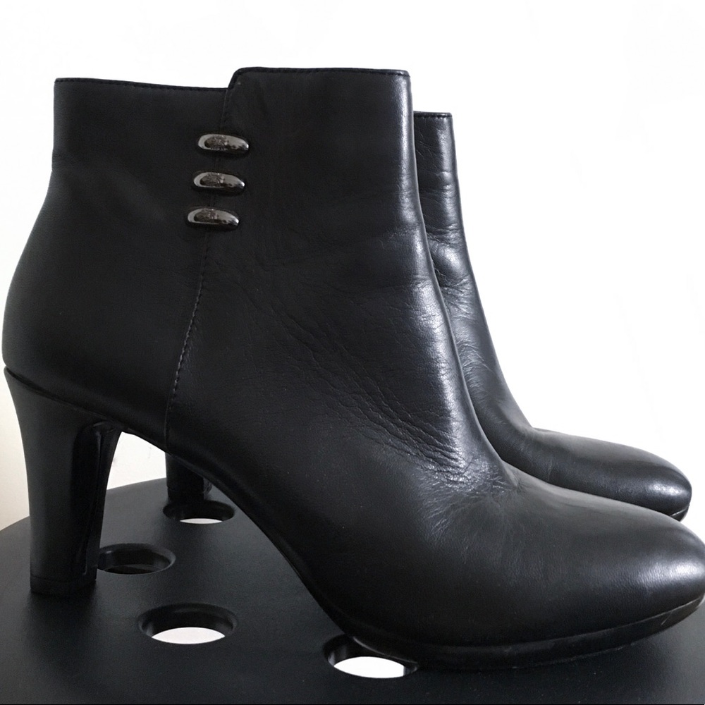 ANNE KLEIN Sondra Ankle Boot with iFlex